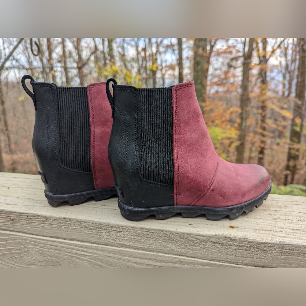 EUC - Sorel Joan of Arctic Wedge Wine 6.5 Leather